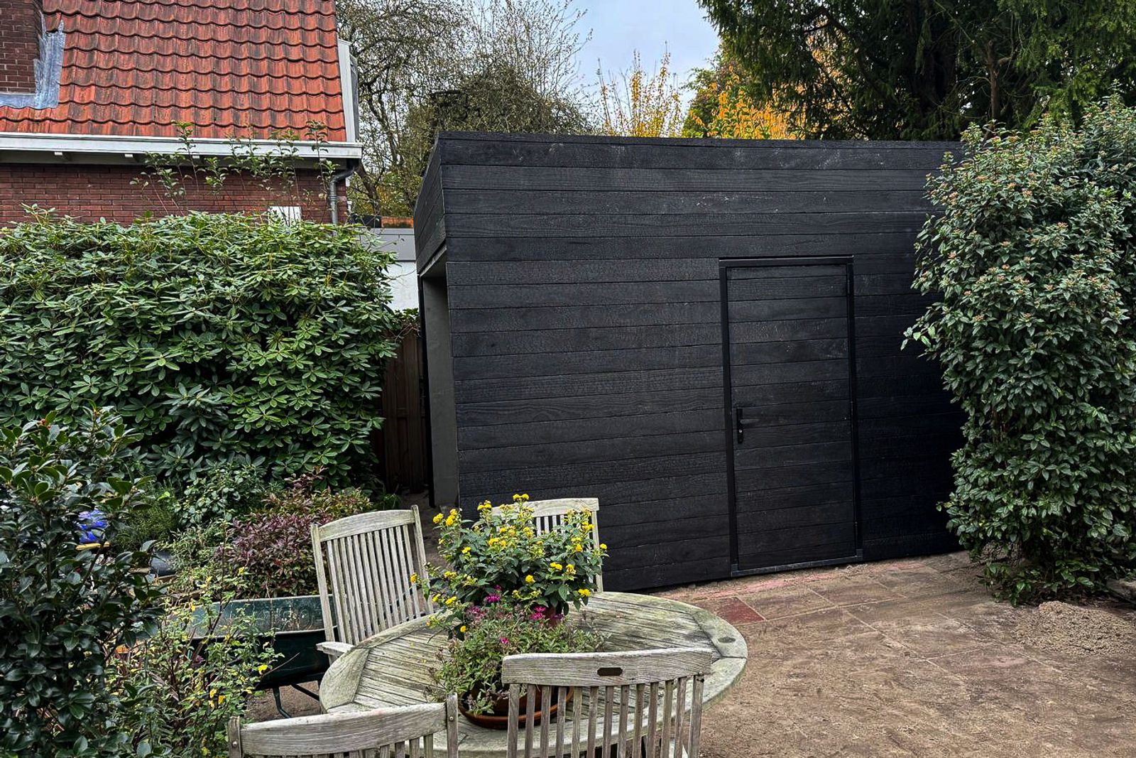 Garden building clad in charred Accoya